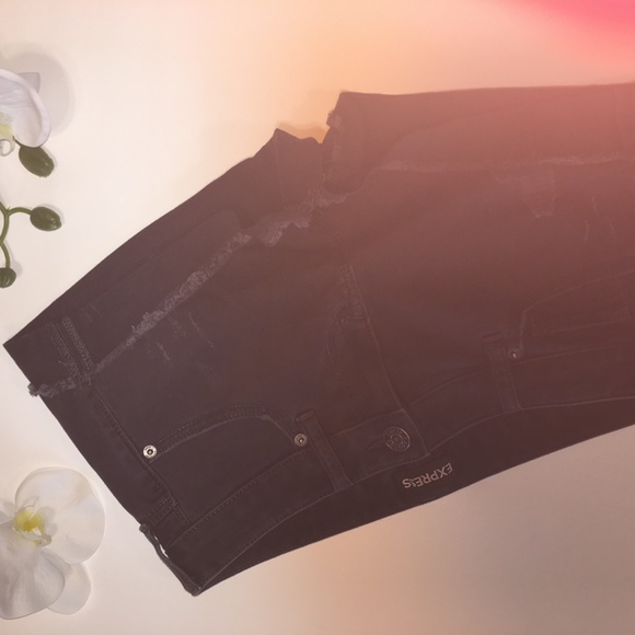 Express Shorts - Picture 5 of 5